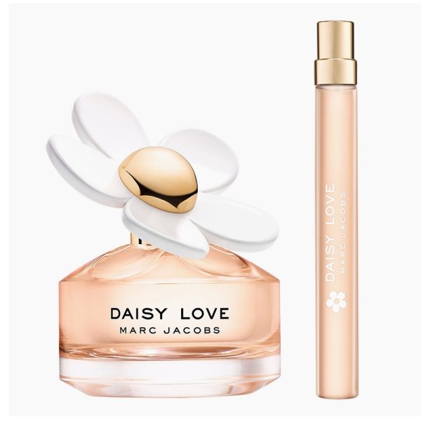 The Marc Jacobs Daisy Love Gift Set Features Daisy Love Eau De Toilette 50ml and EDT Pen Spray 10ml.